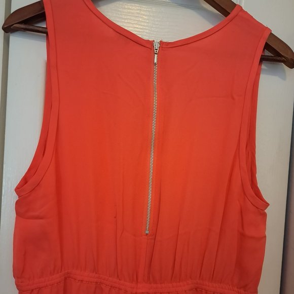Aritzia Babaton Sleeveless V- neck Silk Dress Size: Large Colour: Coral - Picture 2 of 8